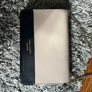 Kate Spade Crossbody bag. USED ONCE.